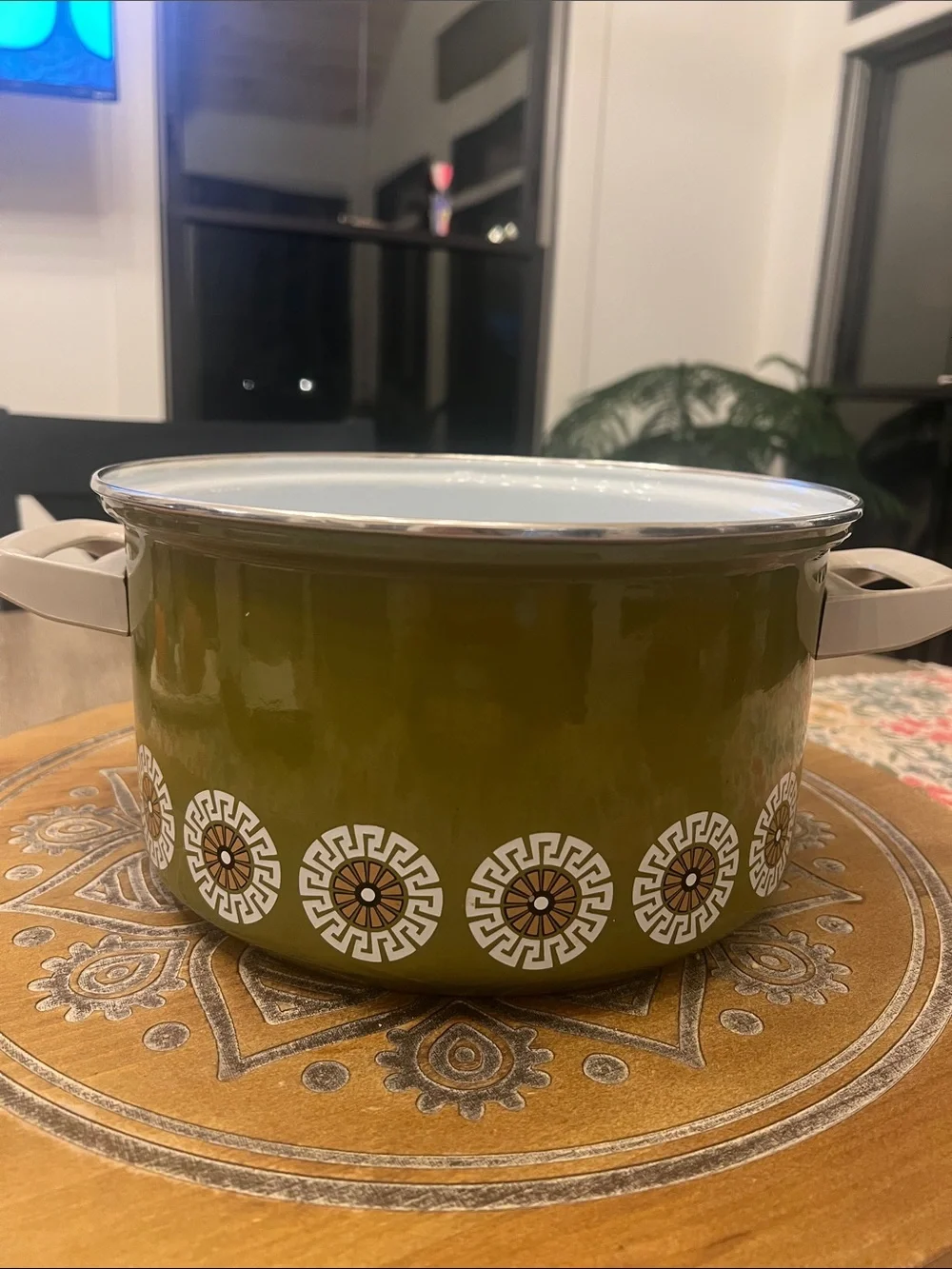 Vintage Enamel Ware Green Stockpot White Geometric Medallions. Heavy bottom